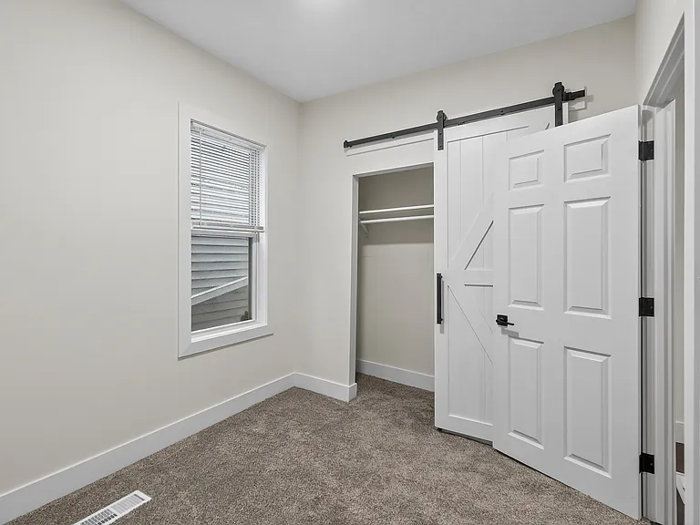 306 12th Ave NE #1 — Photo 7