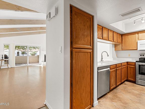 5th image of 2717 E SHAW BUTTE Drive
