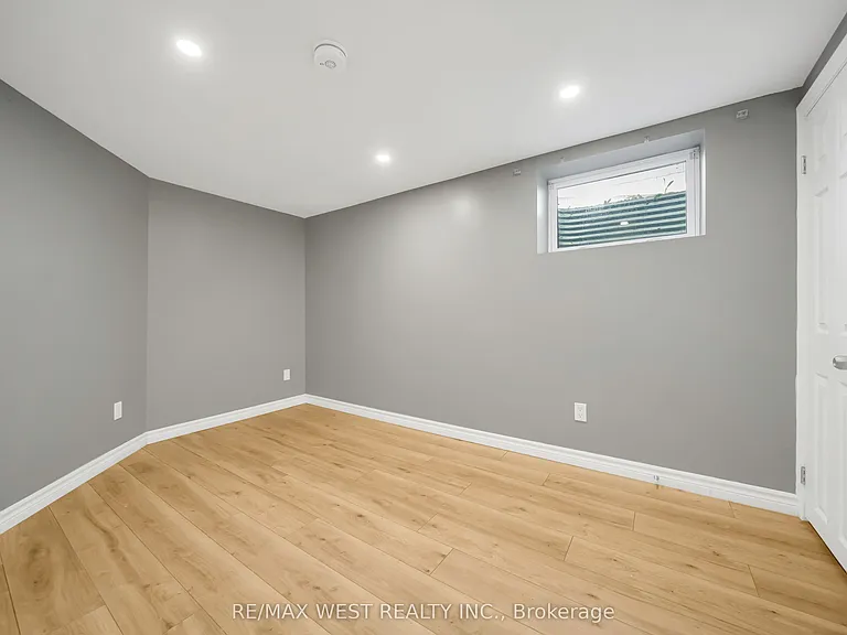 62 Greendale Cres #LOWER — Photo 8