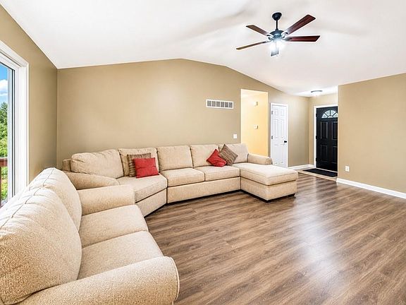 4th image of 411 10th St