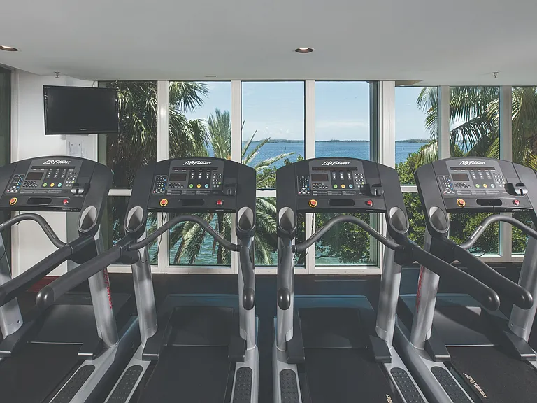 Yacht Club at Brickell Apartments — Photo 17