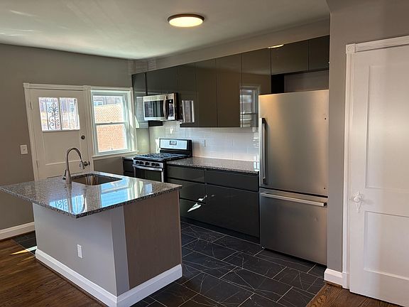 4th image of 1507 Kingsway Rd
