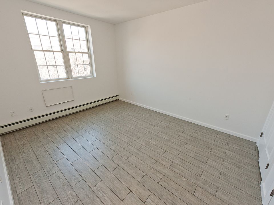 1st image of 2757 Crescent St Fl 4