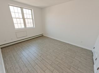 2757 Crescent St FL 4, Astoria, NY 11102