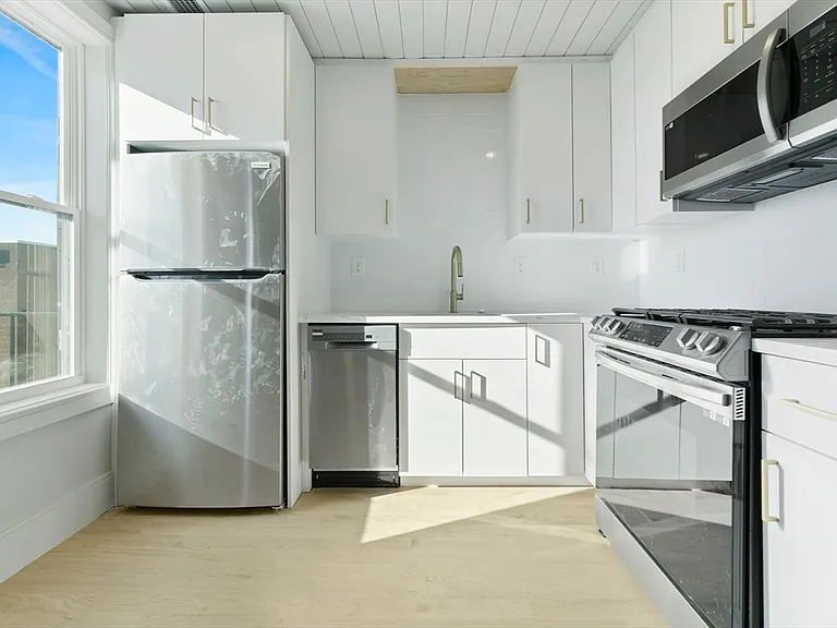 183 Maverick St #3 — Photo 4