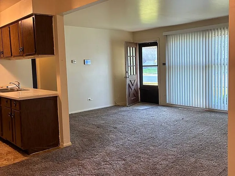 20104 Willow Dr — Photo 1