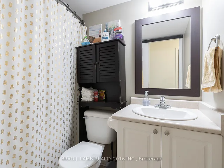 25 Turntable Cres #Townhouse 137 — Photo 8