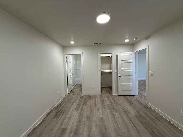 5520 Rice St — Photo 9