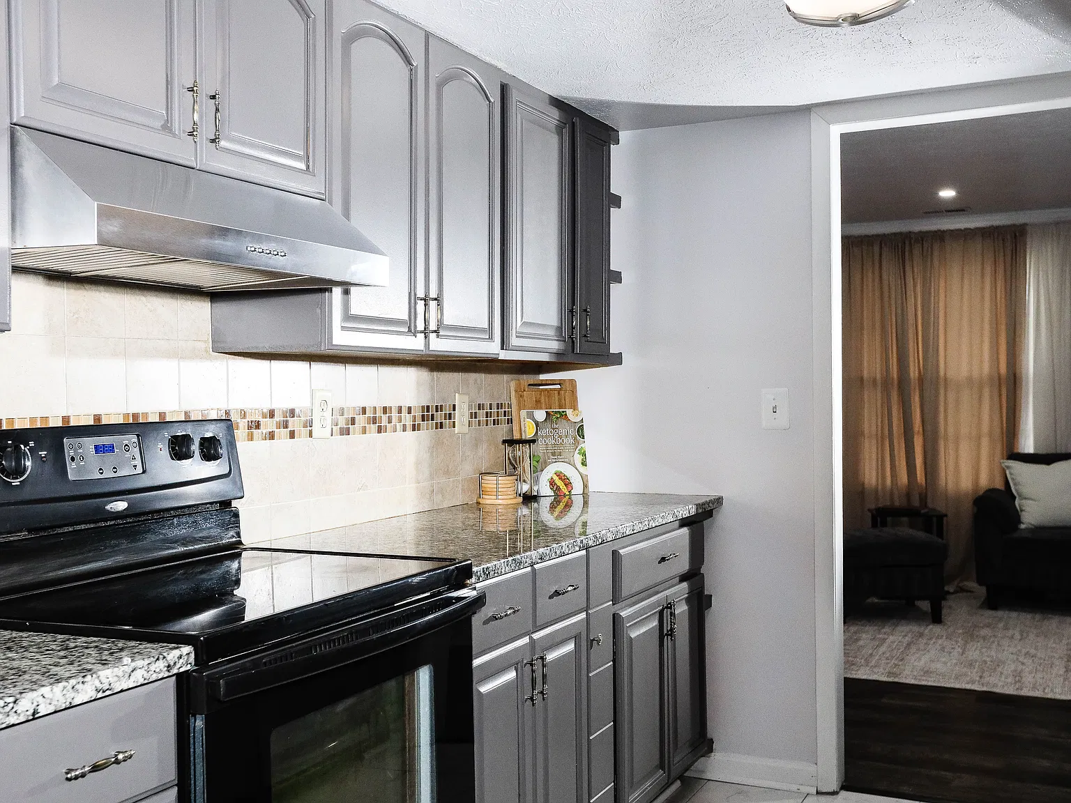 3 bed, 1554 sqft, $2,950 — Photo 2