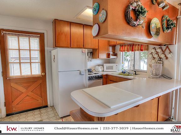 5th image of 701 E Mason Lake Dr E