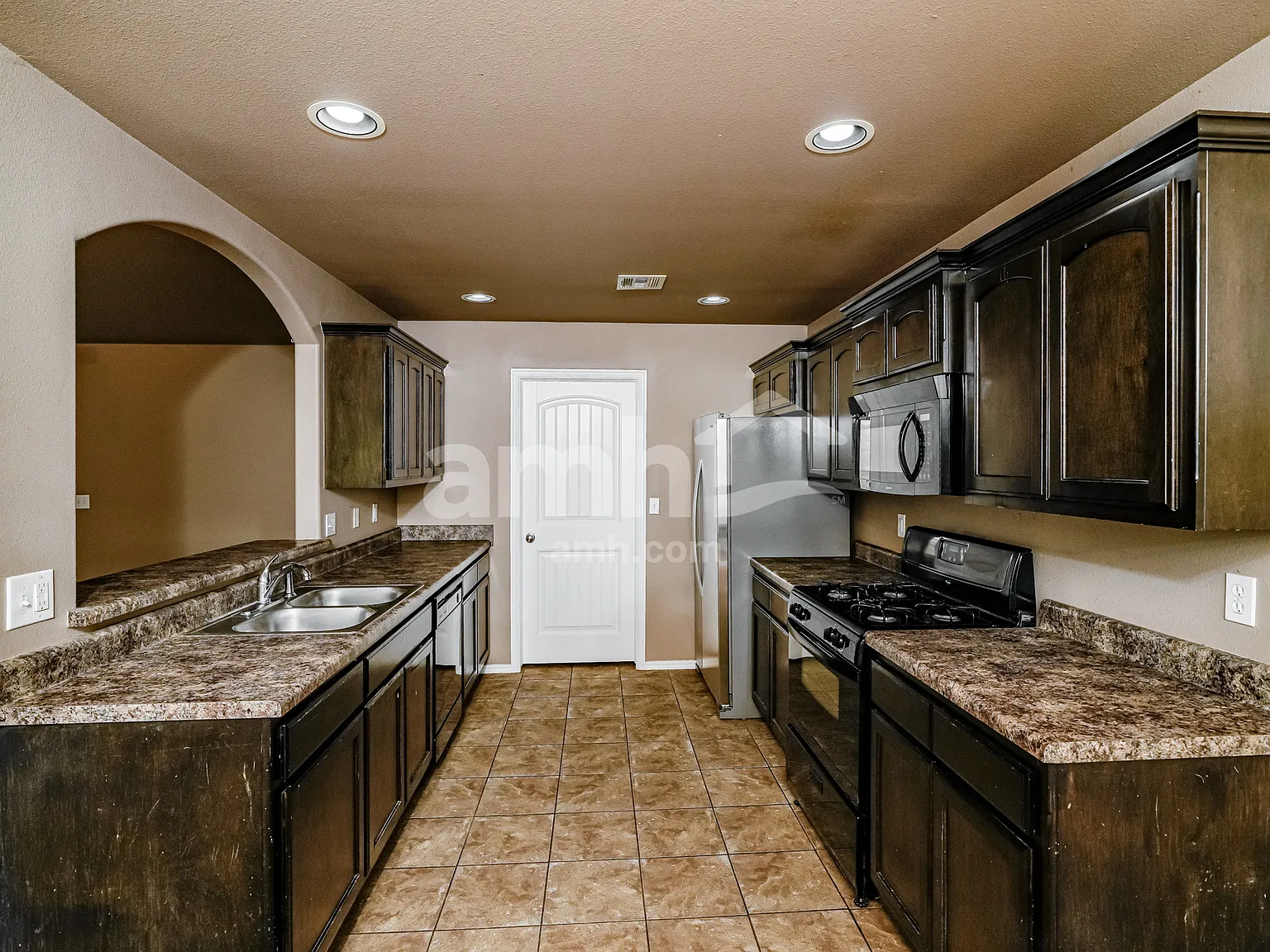 3 bed, 2.0 bath, 1541 sqft, $1,865 — Photo 4