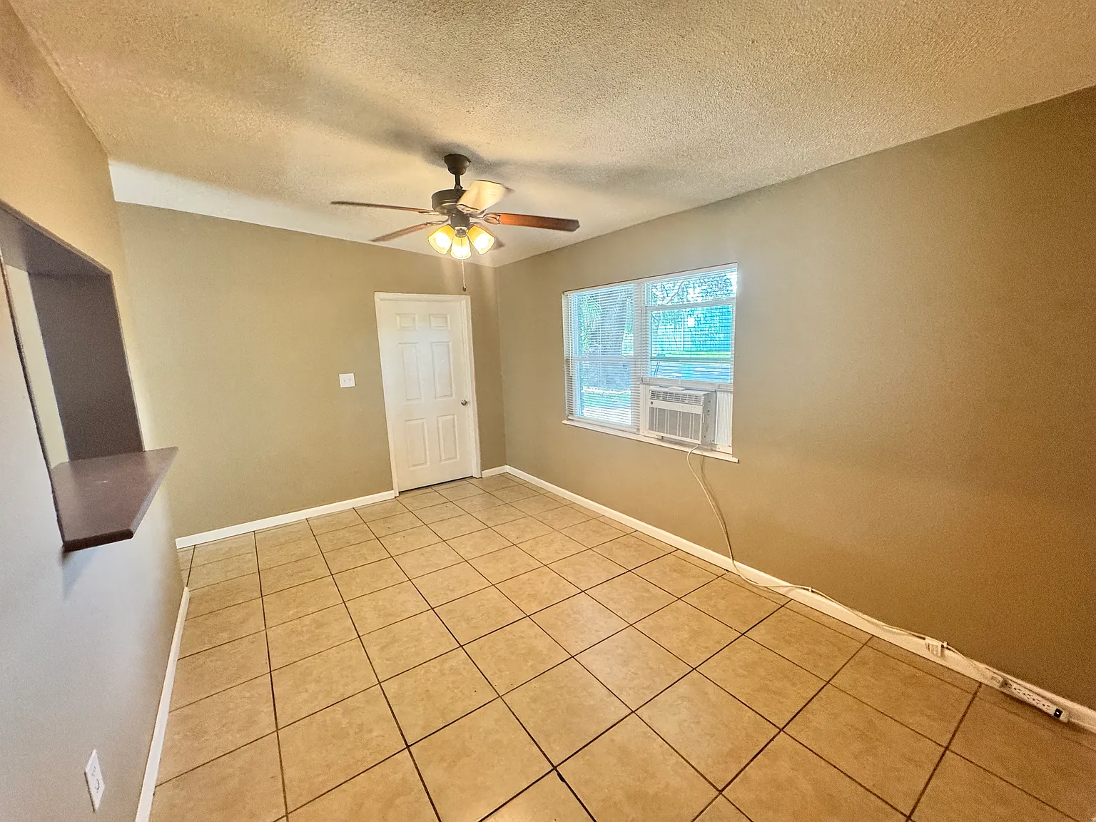 Unfurnished 2 Beds 2 Baths In Eustis — Photo 2