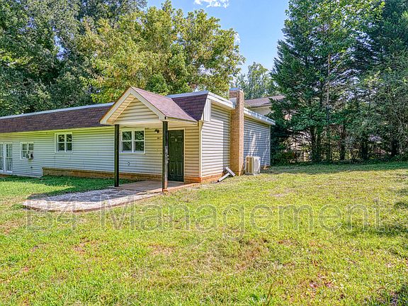 3rd image of 168 Cherokee Cir Unit 2
