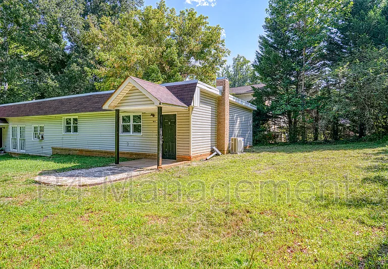 168 Cherokee Cir #2 — Photo 3