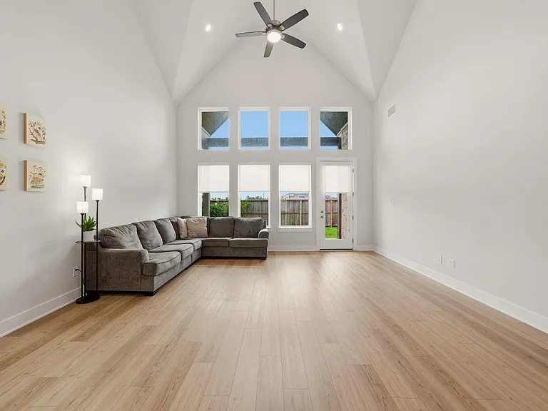 26307 Camden Canyon Ave — Photo 7