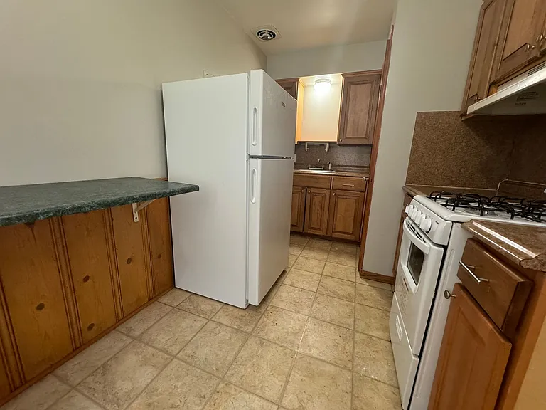 Updated 1BR Apartment Shared Laundry, Cats OK $750/mo — Photo 7