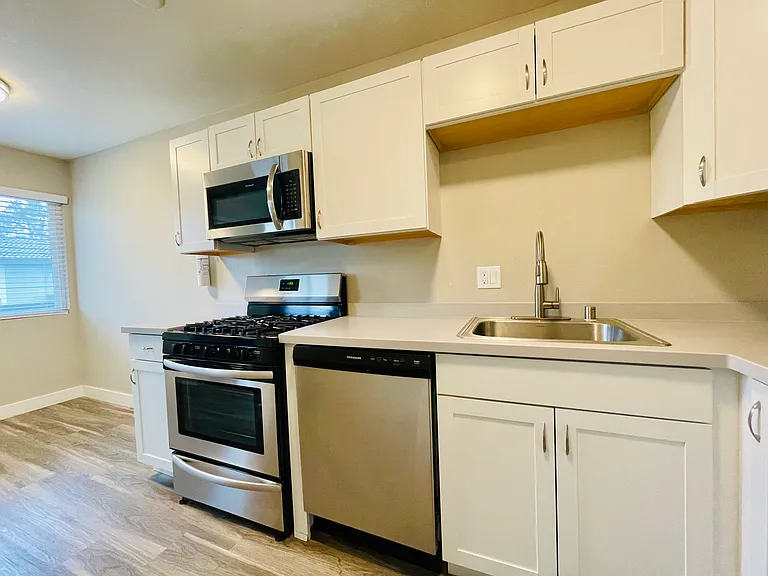 2x1 - 850 SQFT- Kitchen