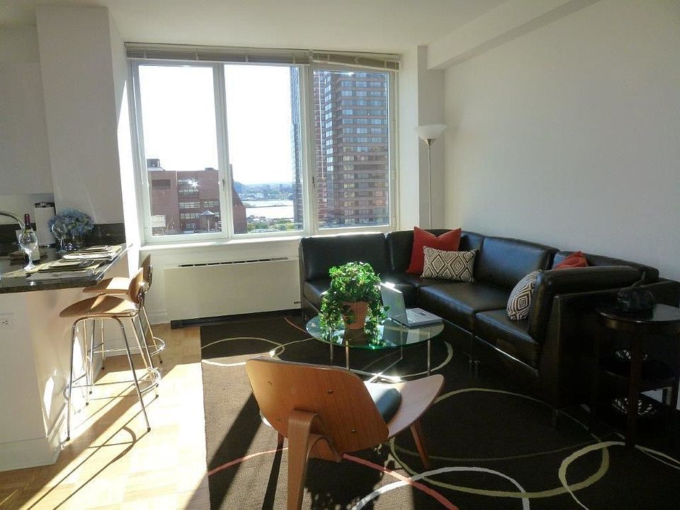 1st image of 1510 Lexington Ave APT 16D