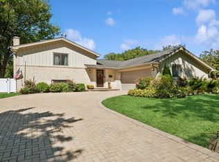 3134 Maple Leaf Dr, Glenview, IL 60026