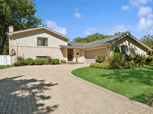 3134 Maple Leaf Dr, Glenview, IL 60026