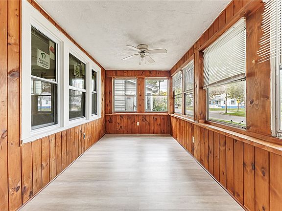4th image of 301 Avery St