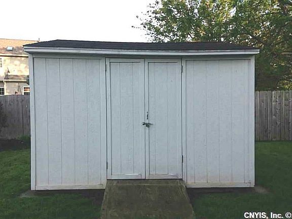 4th image of 84 Chaucer Cir