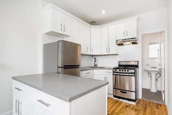 Rented by The Agency | media 8