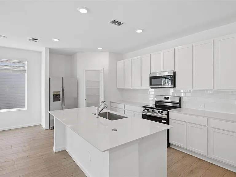 5087 Loggia Ln — Photo 2