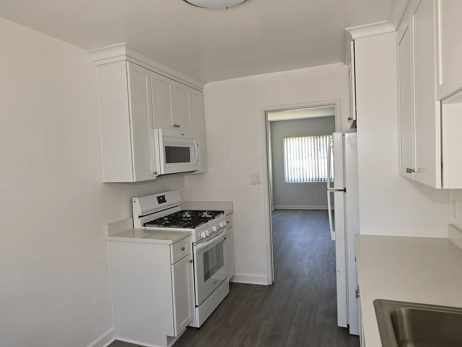 2 bed, 720 sqft, $2,450 — Photo 3