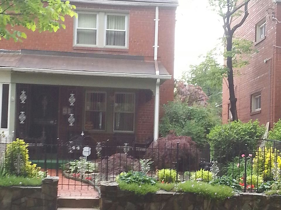Fenced landscape yard