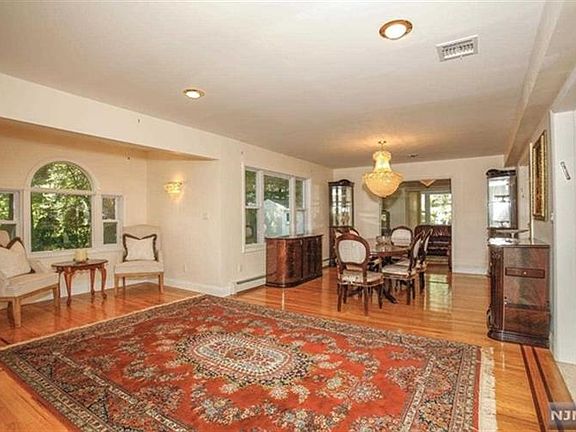 5th image of 377 Lincoln Pl