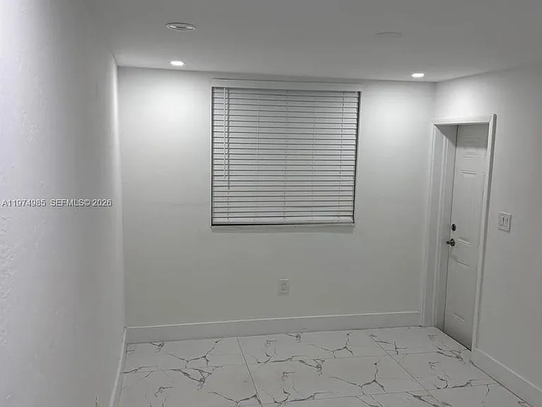 345 SW 49th Ave — Photo 8
