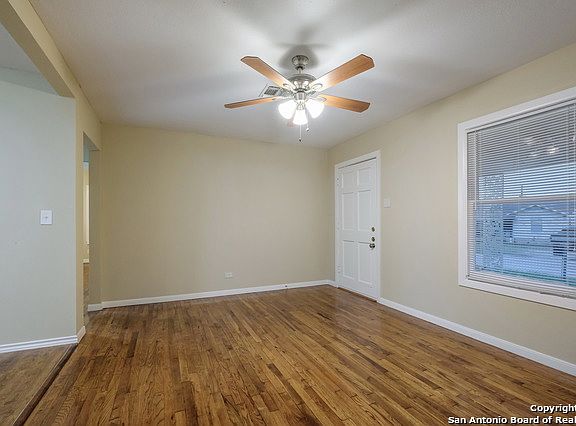 4th image of 307 Bradford Ave