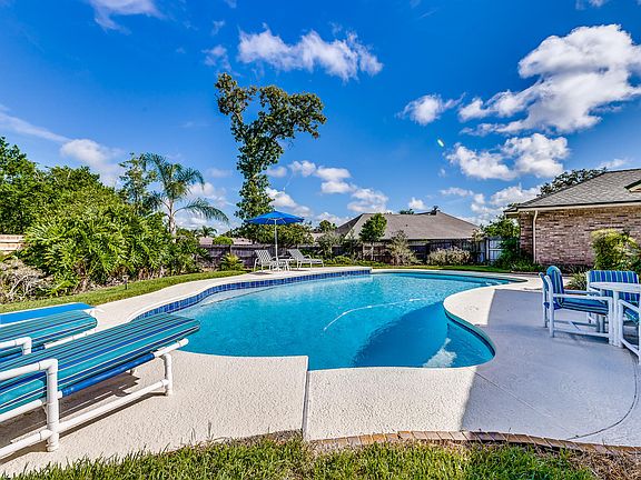 2nd image of 944 Lakeridge Dr