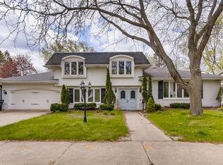 2172 Larry Ho Dr, Saint Paul, MN 55119