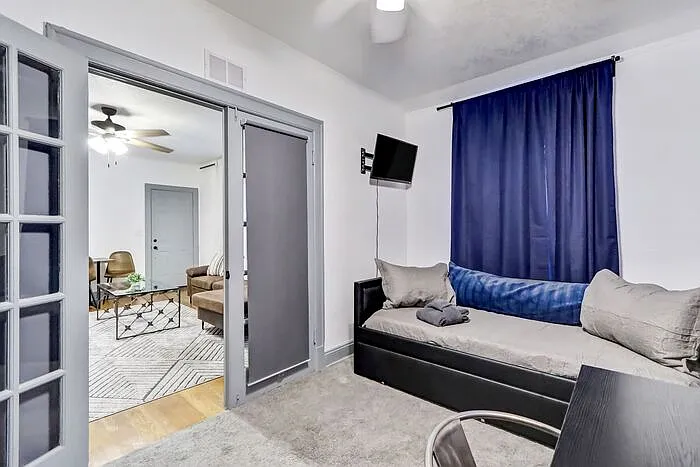 136 Phelps St — Photo 6