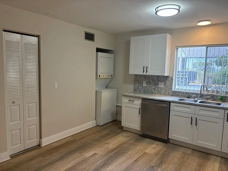 3802 N Lake Dr #20 — Photo 9