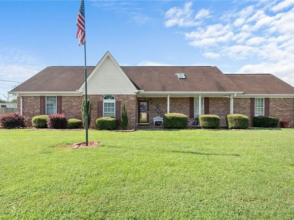 6527 Hibiscus Ln, Northport, AL 35473