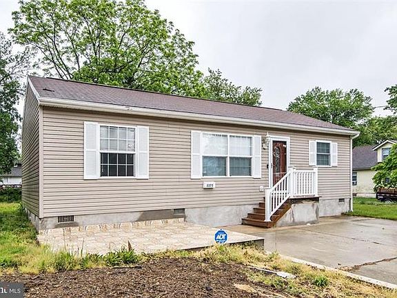 3rd image of 2272 41st St