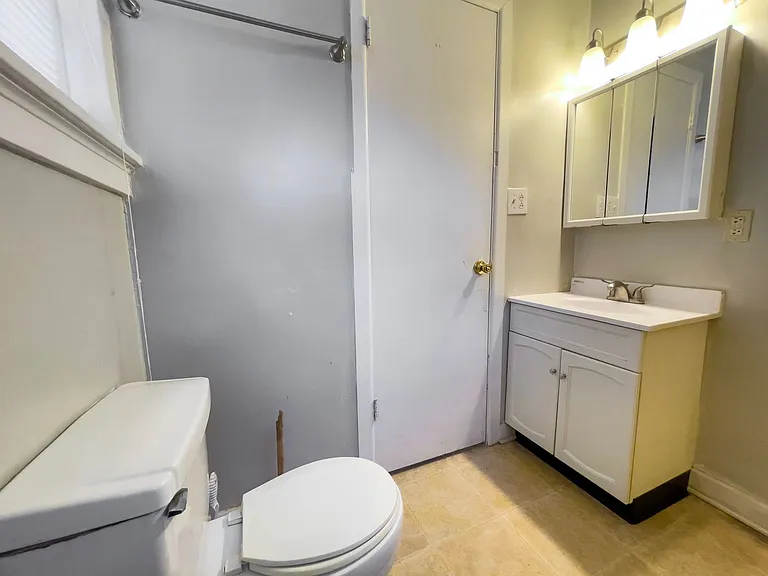 1425 W Gilbert St — Photo 10