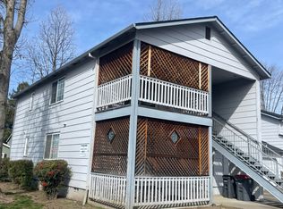 518 Village Dr, Central Pt, OR