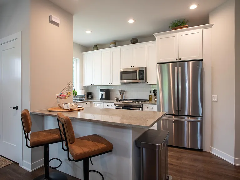 635 E 4th Ave — Photo 17