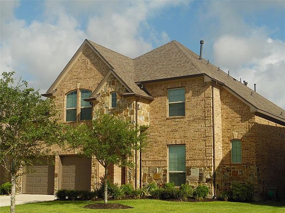 3rd image of 2705 La Spezia Ln