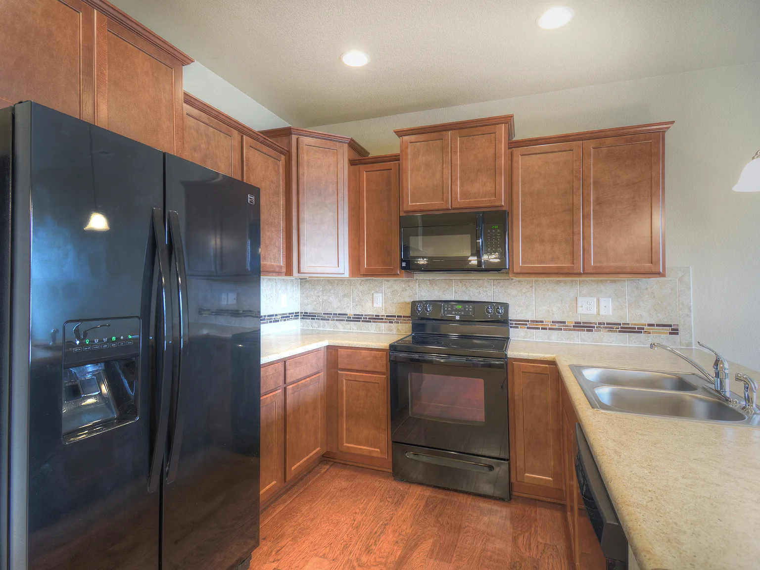 2 bed, 1324 sqft, $1,850 — Photo 4