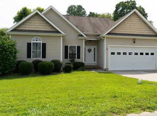 1113 Castle Dr, Graham, NC 27253