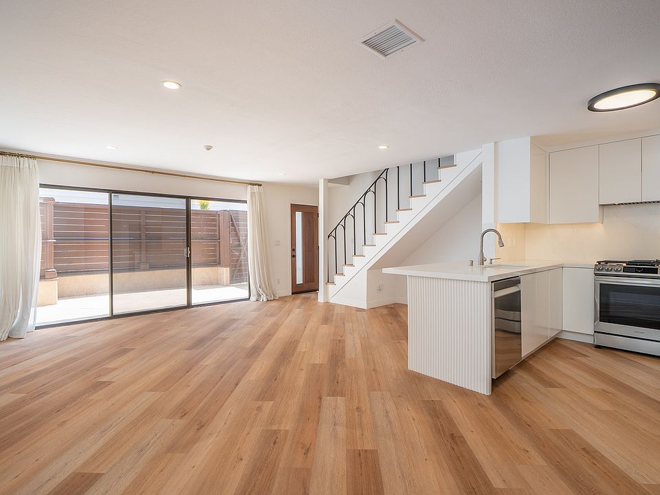 Breakfast dining area and living room