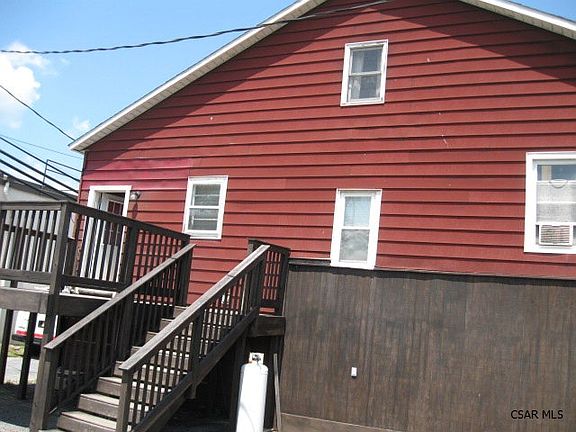 2nd image of 935 Roberts St