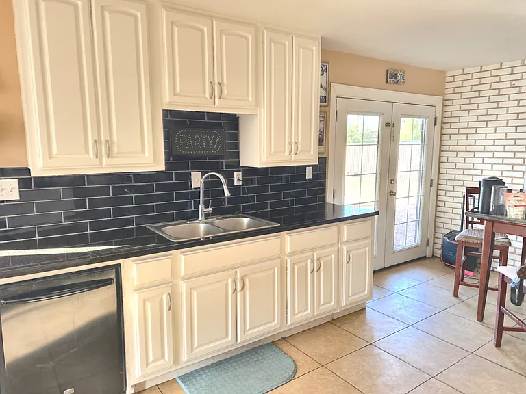 1906 E Palmcroft Dr — Photo 3