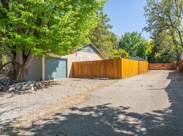 324 McLaren Ln, Bishop, CA 93514