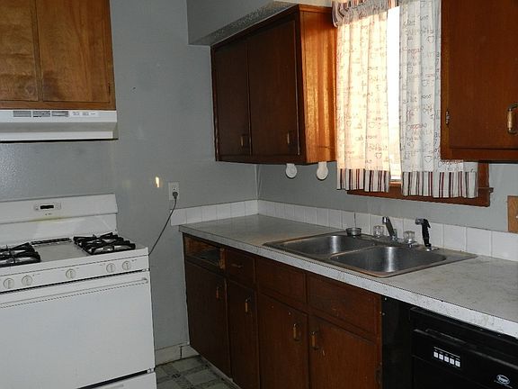 5th image of 307 N Douglas St